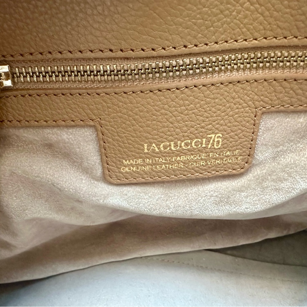 Elegant Tan Leather Handbag, perfect to carry to work, made in Italy - Picture 7 of 13